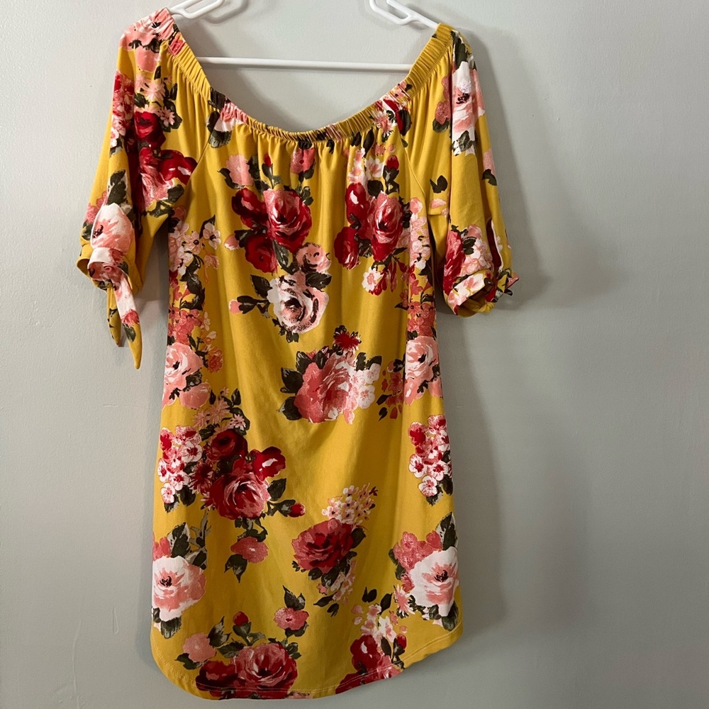 Yellow mid qtr sleeve summer dress.